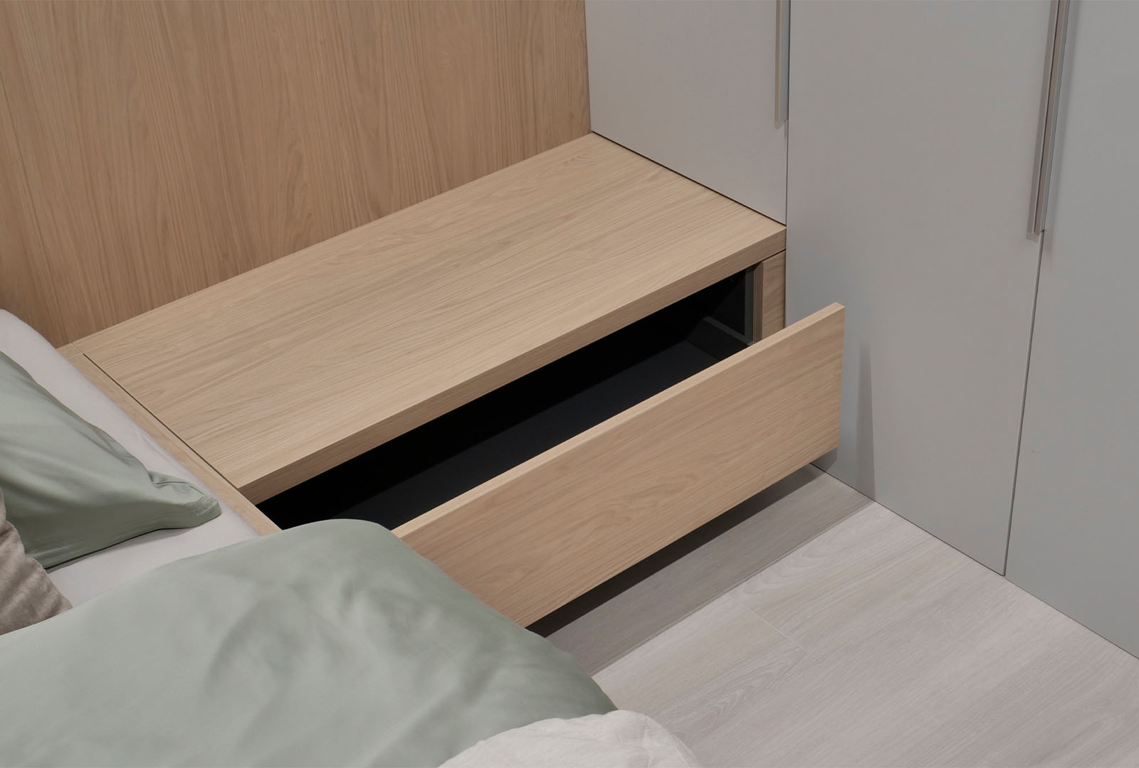 Interier_Svetlosivy_matt_dub_casella_prirodny_chromix_biely (12)